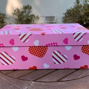 𝅺PINK Gift Box with Heart Print